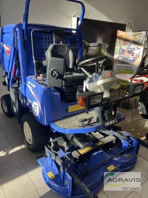 Rasenmäher des Typs Iseki SF 225, Neumaschine in Lage (Bild 2)