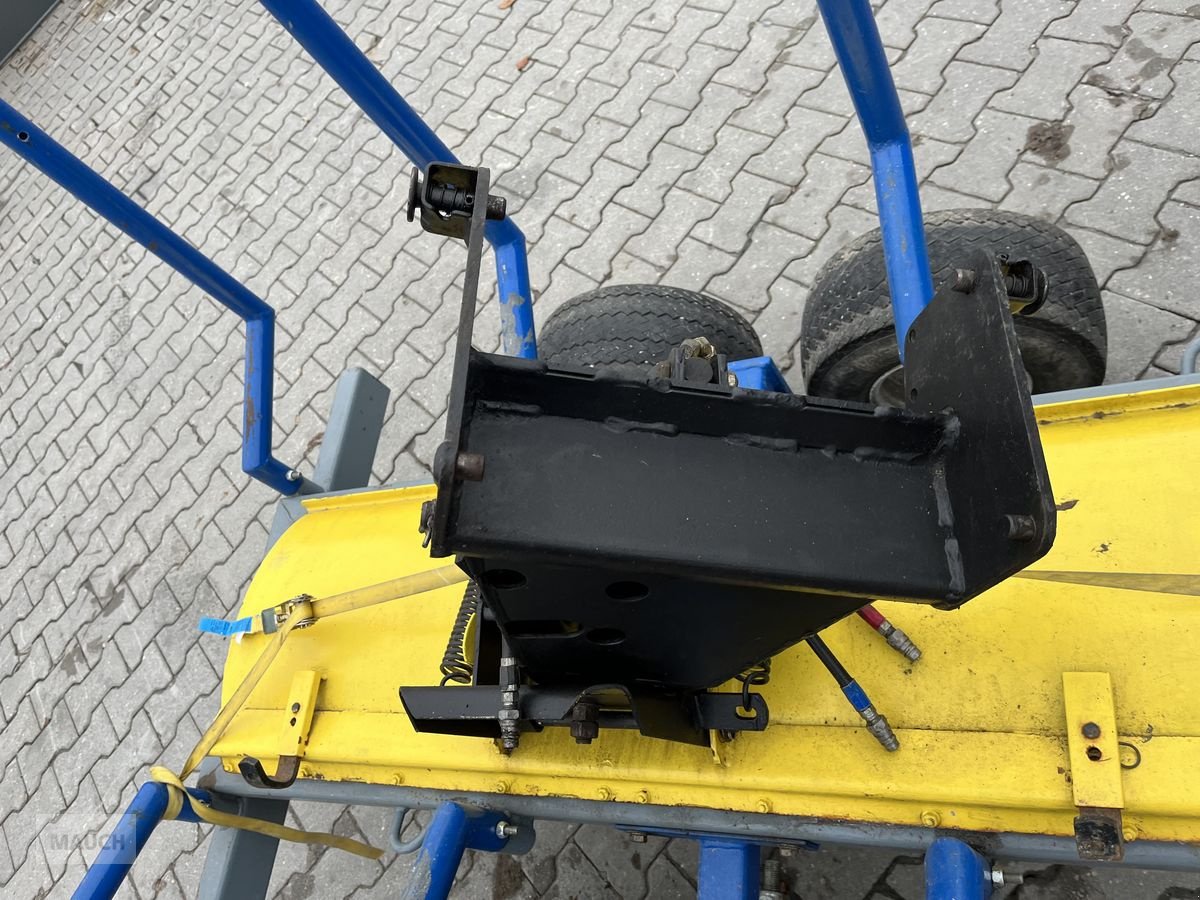 Rasenmäher του τύπου John Deere John Deere 332 mit Rückewagen & Schneeschild, Gebrauchtmaschine σε Burgkirchen (Φωτογραφία 14)