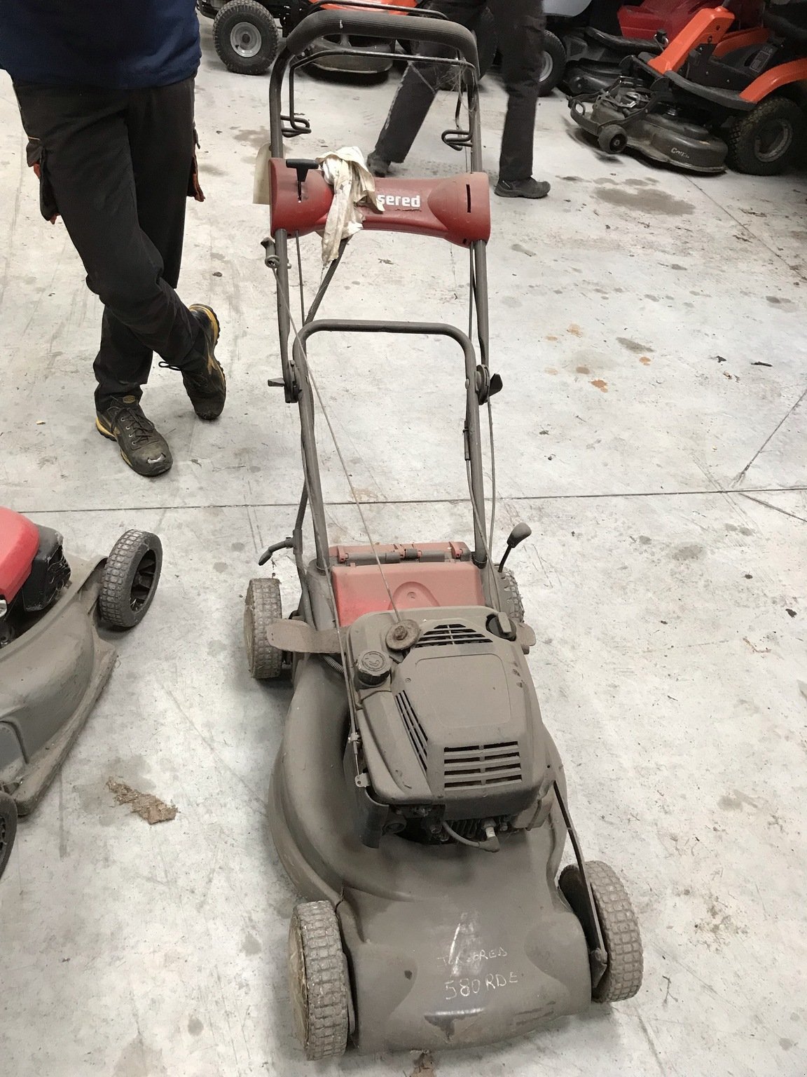 Rasenmäher des Typs Jonsered 580 RDE, Gebrauchtmaschine in LA SOUTERRAINE (Bild 1)