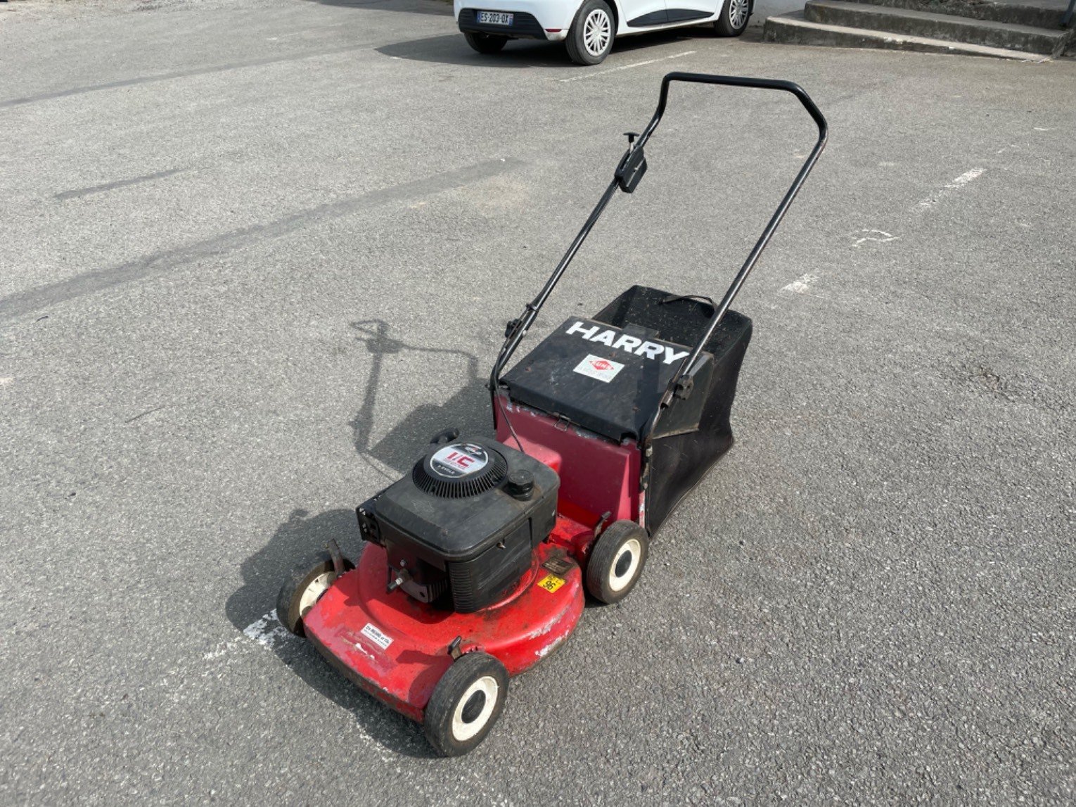 Rasenmäher typu Sonstige HARRY, Gebrauchtmaschine v LA SOUTERRAINE (Obrázek 1)