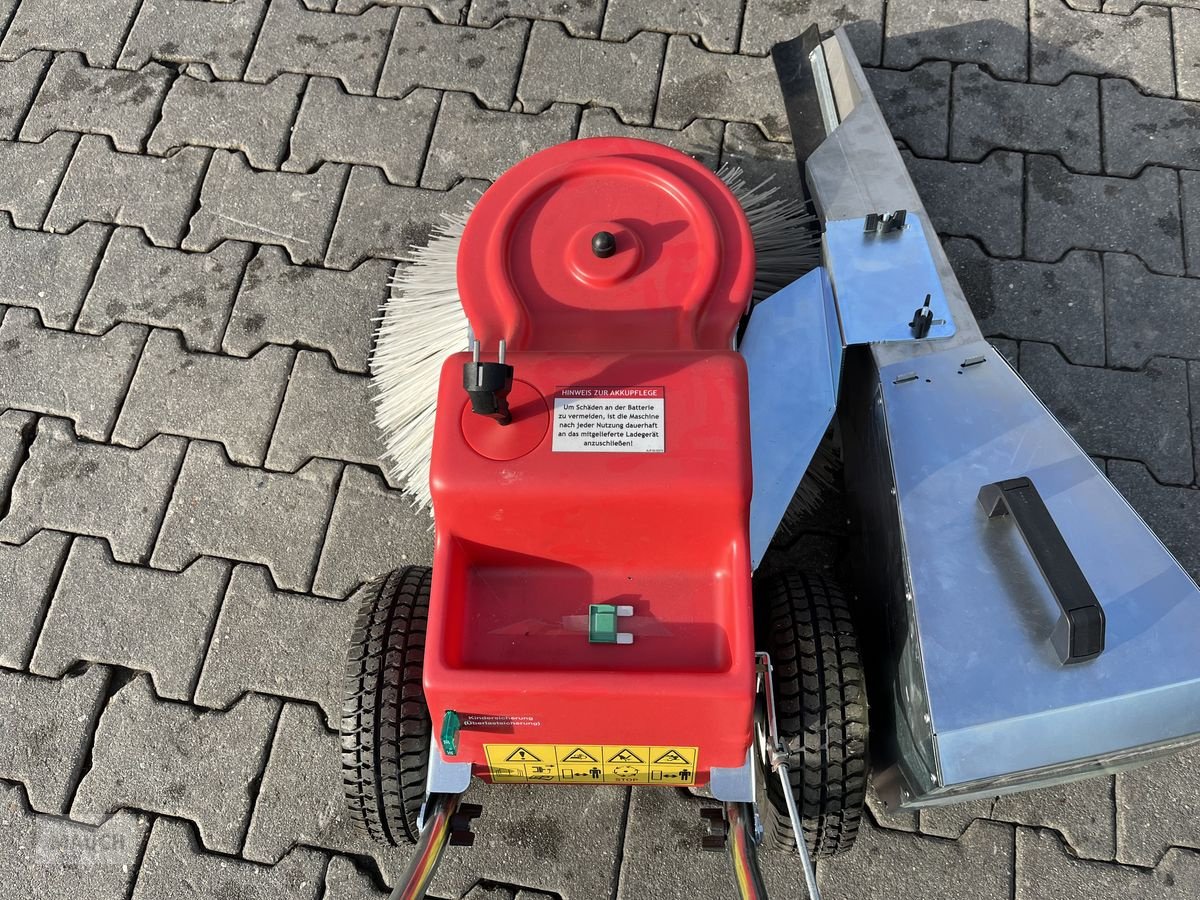 Rasenmäher of the type Sonstige Westermann Radialbesen WR 650 Akku, Neumaschine in Burgkirchen (Picture 4)