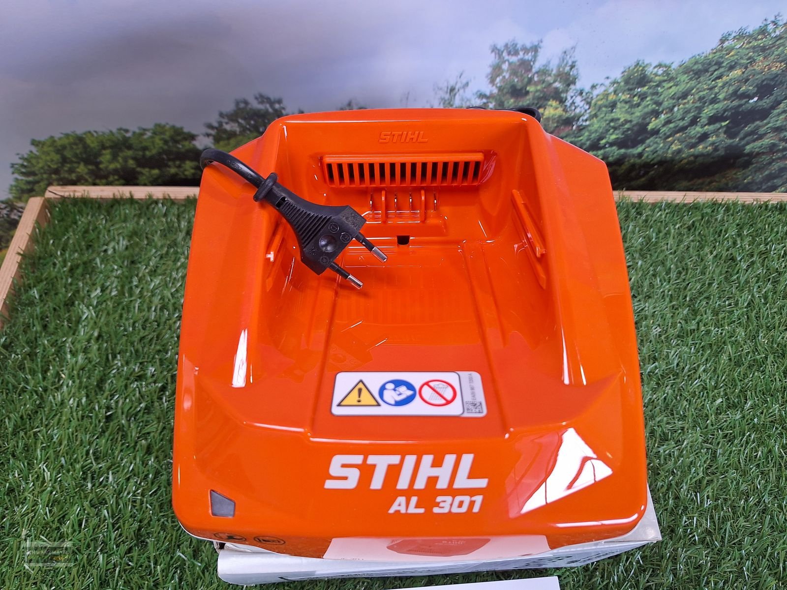 Rasenmäher des Typs Stihl AL301 Ladegerät, Neumaschine in Gampern (Bild 4)