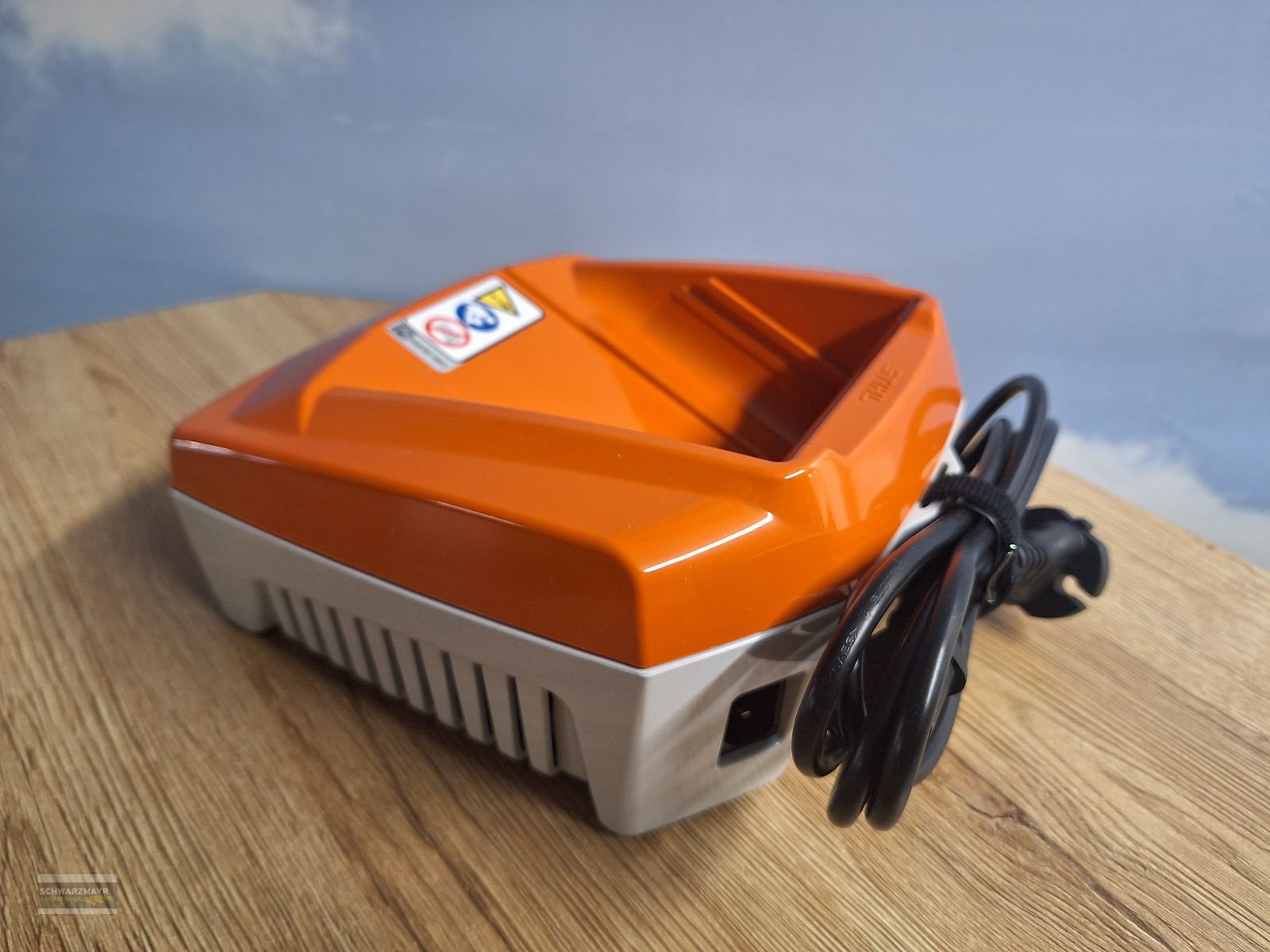 Rasenmäher of the type Stihl AL501 Ladegerät, Gebrauchtmaschine in Aurolzmünster (Picture 6)