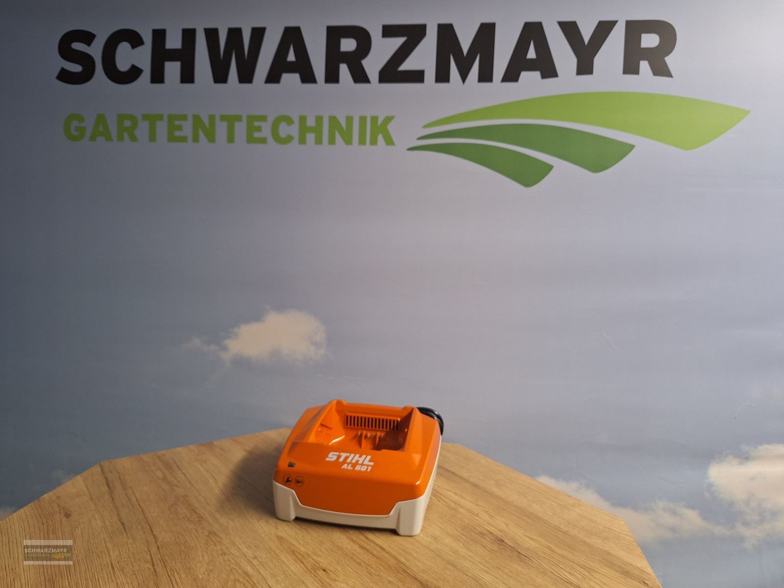 Rasenmäher of the type Stihl AL501 Ladegerät, Gebrauchtmaschine in Aurolzmünster (Picture 2)