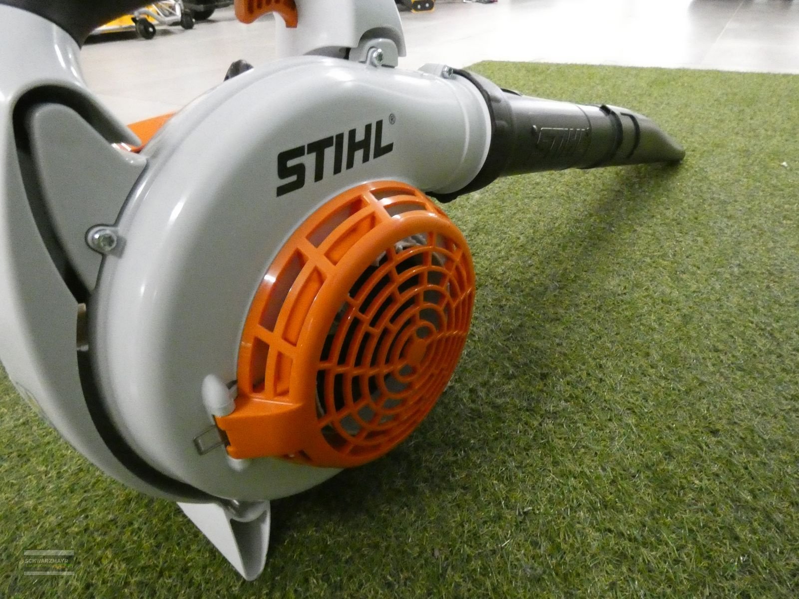 Rasenmäher of the type Stihl BG 86, Neumaschine in Aurolzmünster (Picture 10)