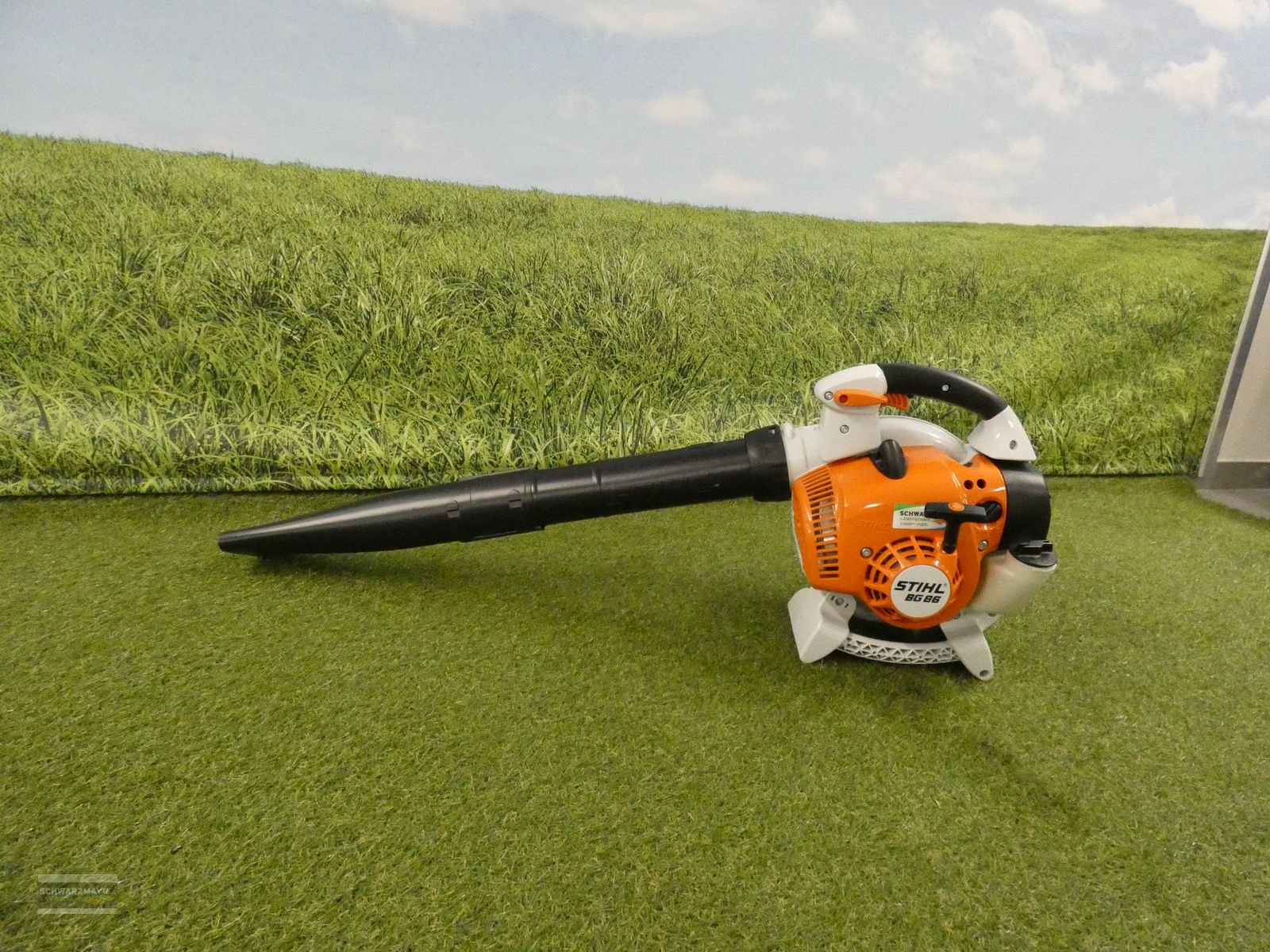 Rasenmäher of the type Stihl BG 86, Neumaschine in Aurolzmünster (Picture 1)