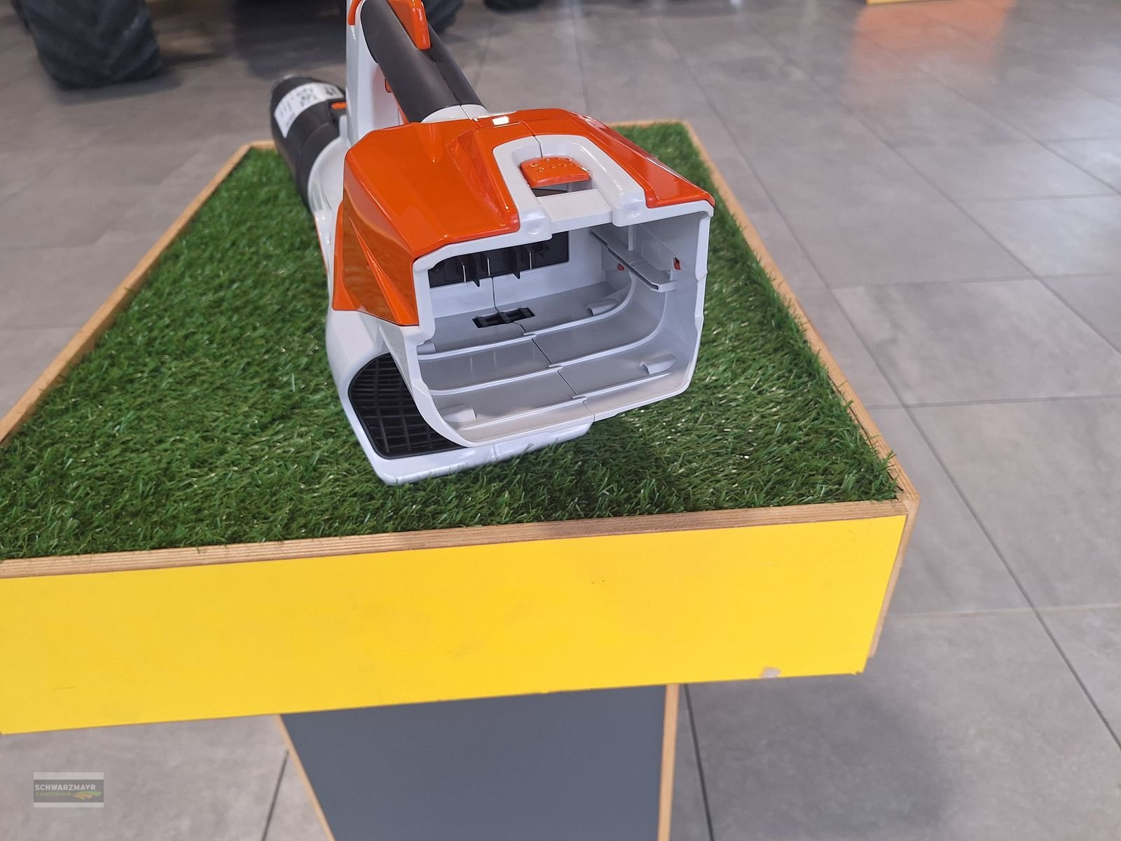 Rasenmäher des Typs Stihl BGA 60+AK30+AL101, Neumaschine in Aurolzmünster (Bild 8)