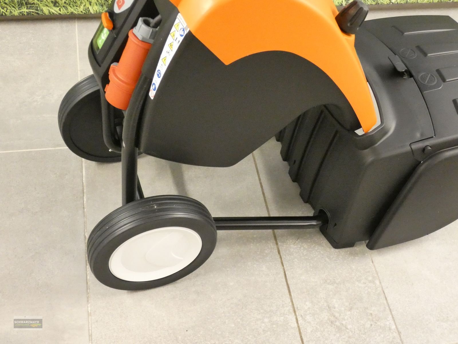 Rasenmäher of the type Stihl GHE 375.0 Häcksler, Neumaschine in Aurolzmünster (Picture 11)