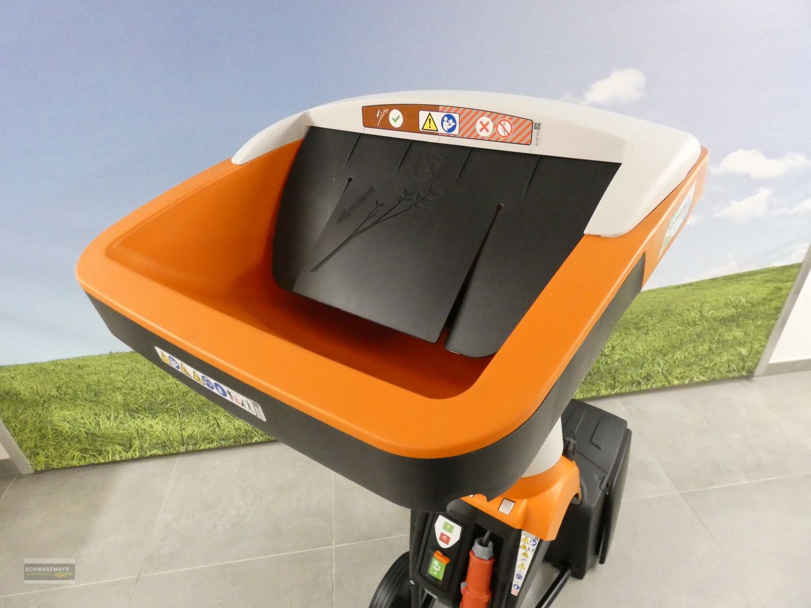 Rasenmäher of the type Stihl GHE 375.0 Häcksler, Neumaschine in Aurolzmünster (Picture 8)