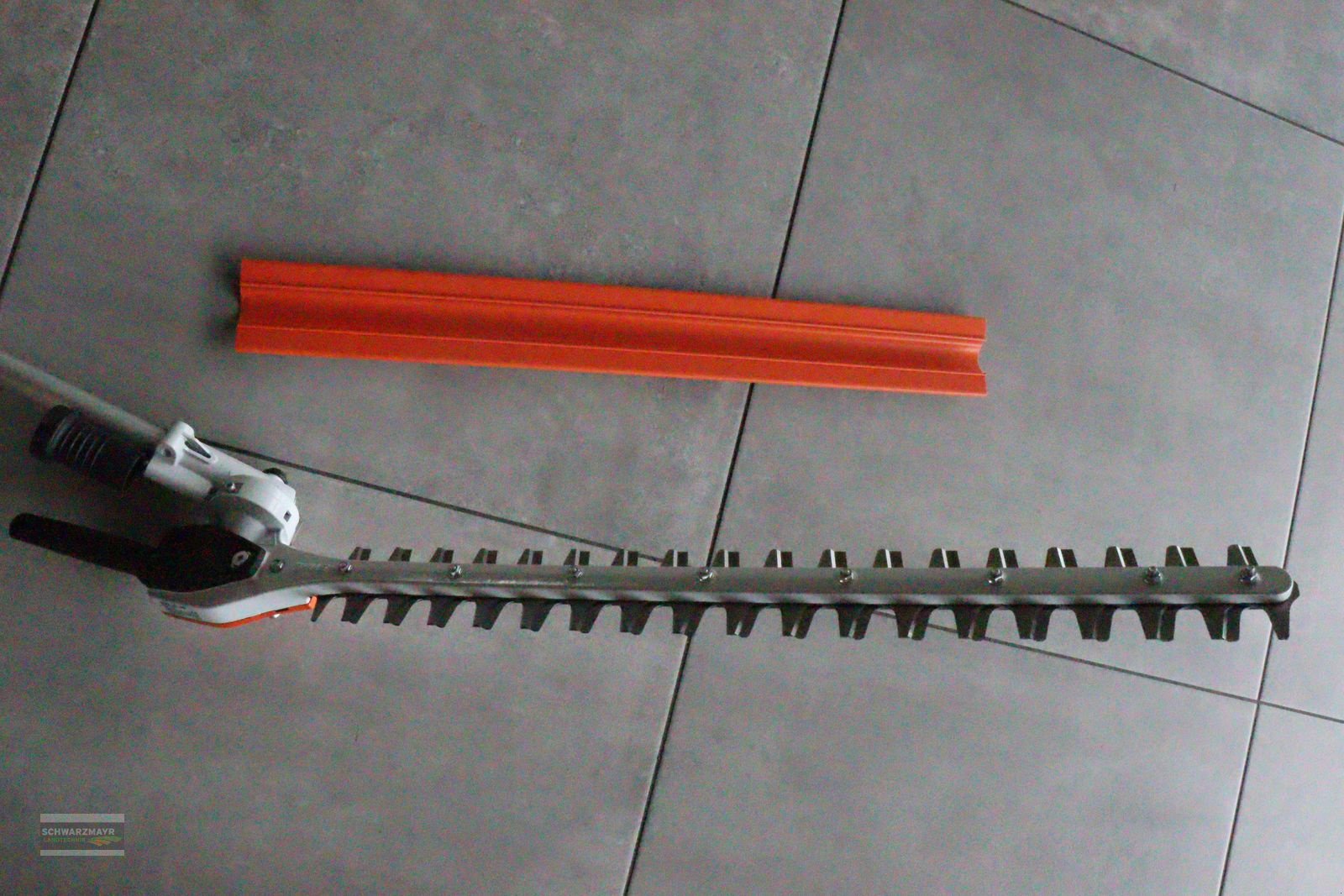 Rasenmäher of the type Stihl HLA 135 o. Akku, Neumaschine in Aurolzmünster (Picture 10)