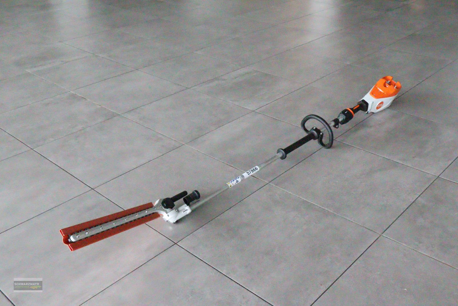 Rasenmäher of the type Stihl HLA 135 o. Akku, Neumaschine in Aurolzmünster (Picture 4)