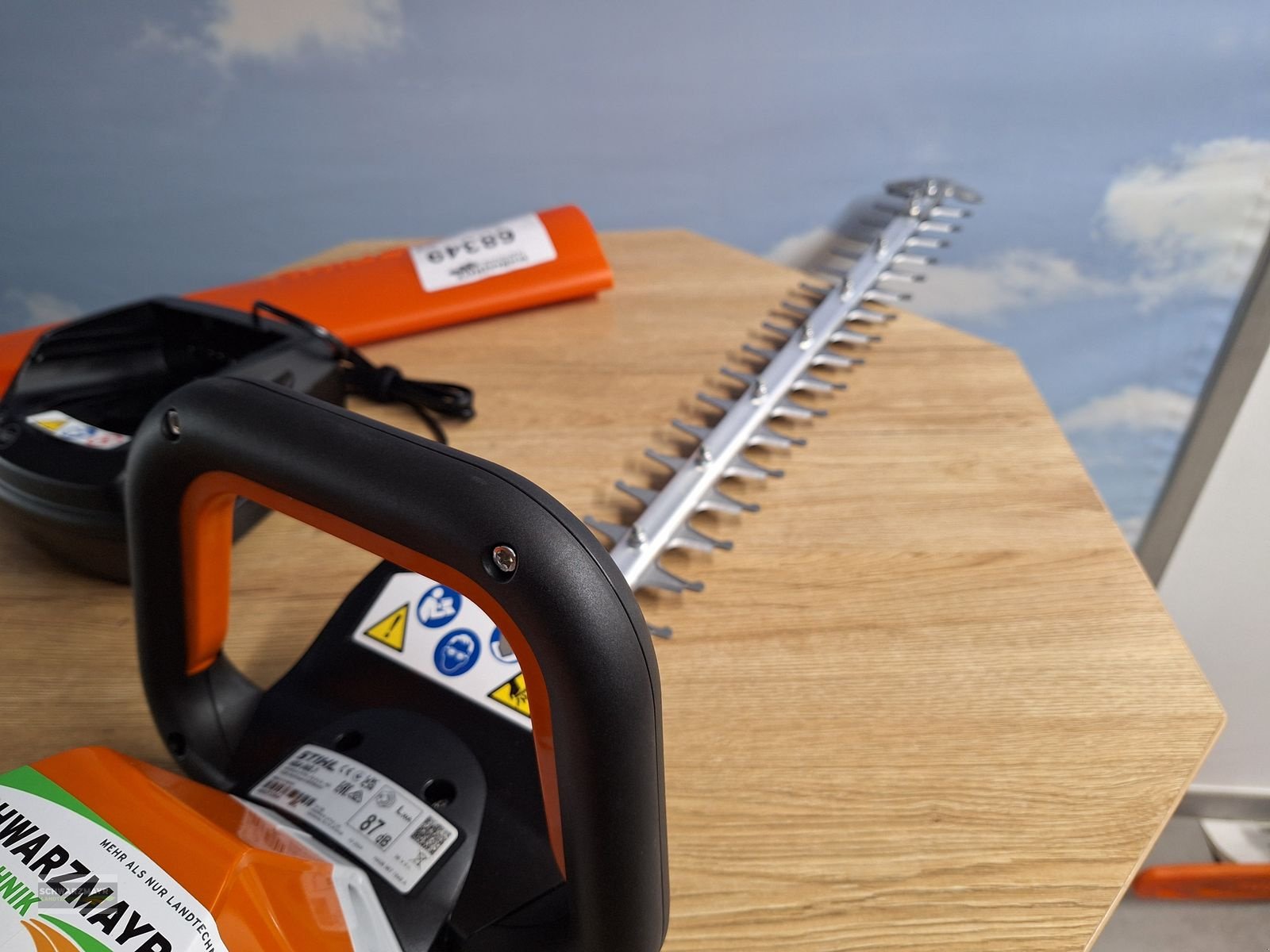 Rasenmäher of the type Stihl HSA 60+AK10+AL101, Neumaschine in Gampern (Picture 3)