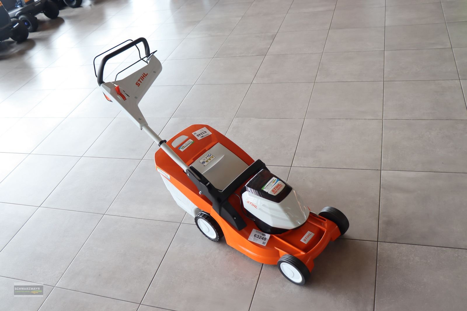 Rasenmäher of the type Stihl RMA 443 PV, Neumaschine in Gampern (Picture 3)