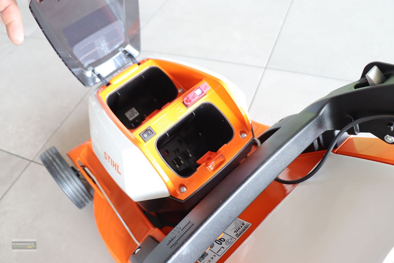 Rasenmäher of the type Stihl RMA 443 PV, Neumaschine in Gampern (Picture 7)