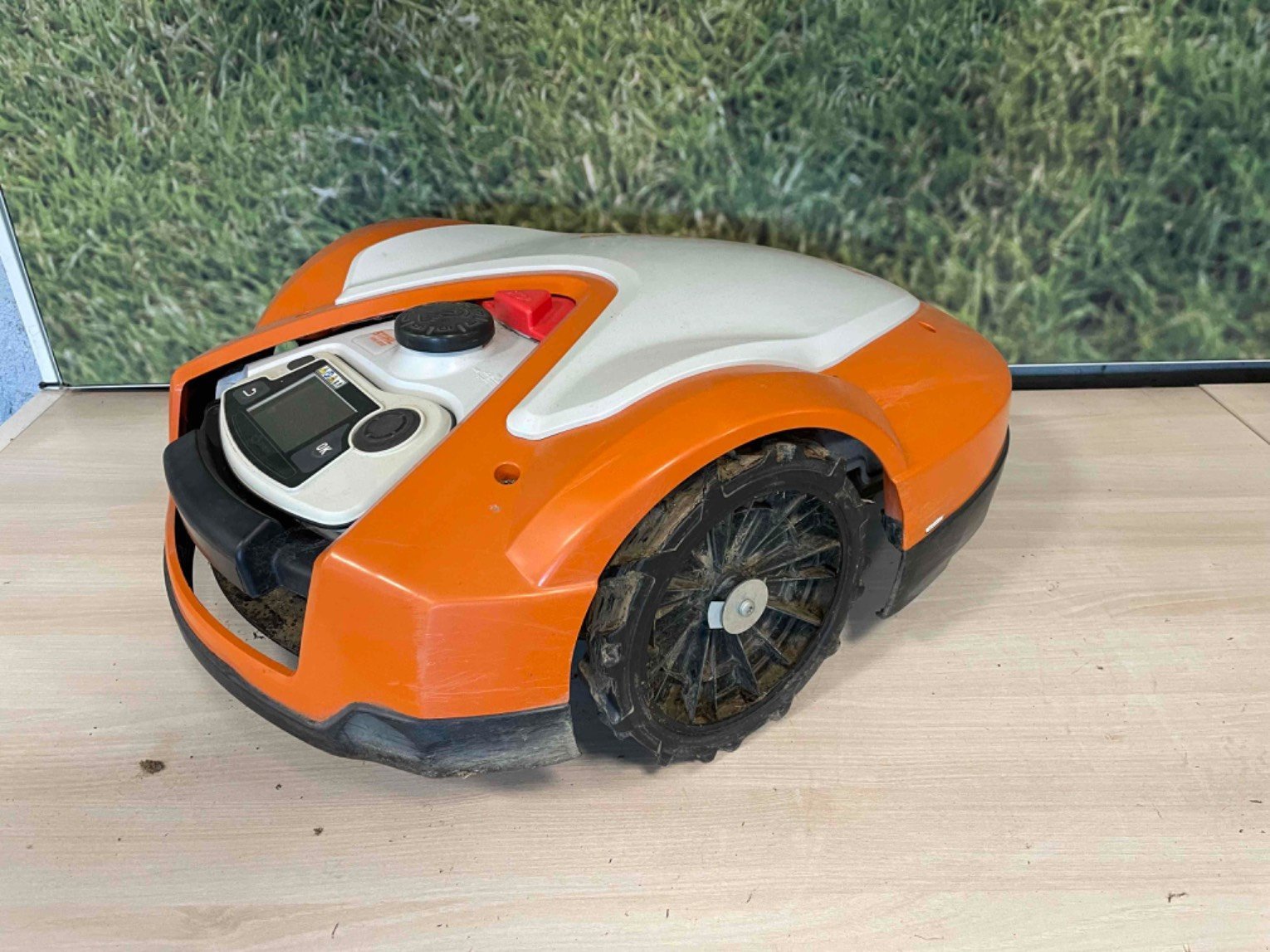 Rasenmäher typu Stihl Robot de tonte MI 632 Sthil, Gebrauchtmaschine v LA SOUTERRAINE (Obrázek 5)