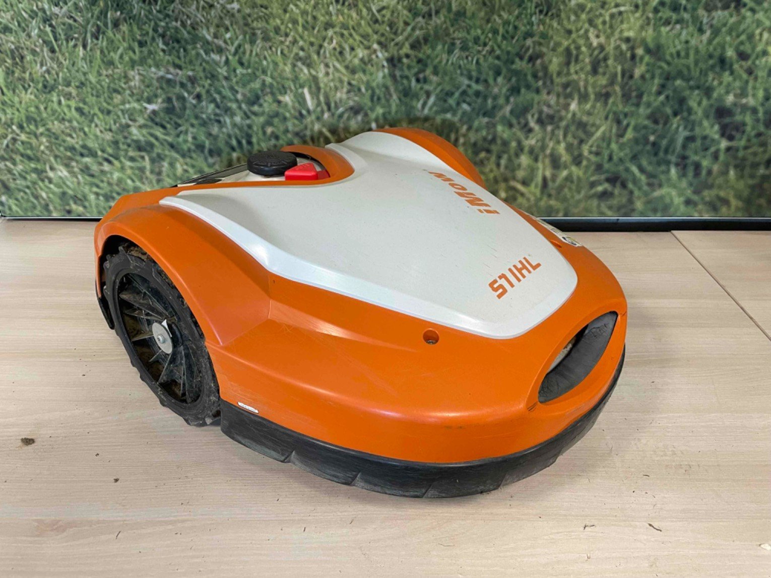 Rasenmäher des Typs Stihl Robot de tonte MI 632 Sthil, Gebrauchtmaschine in LA SOUTERRAINE (Bild 1)