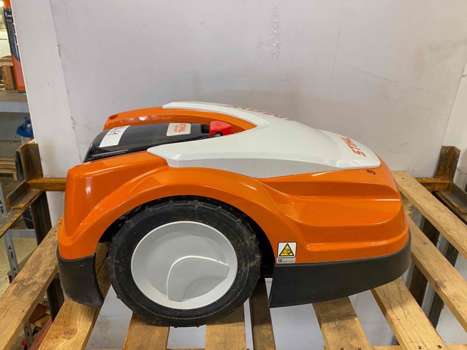 Rasenmäher typu Stihl Robot de tonte RMI422 Stihl, Gebrauchtmaschine w LA SOUTERRAINE (Zdjęcie 7)