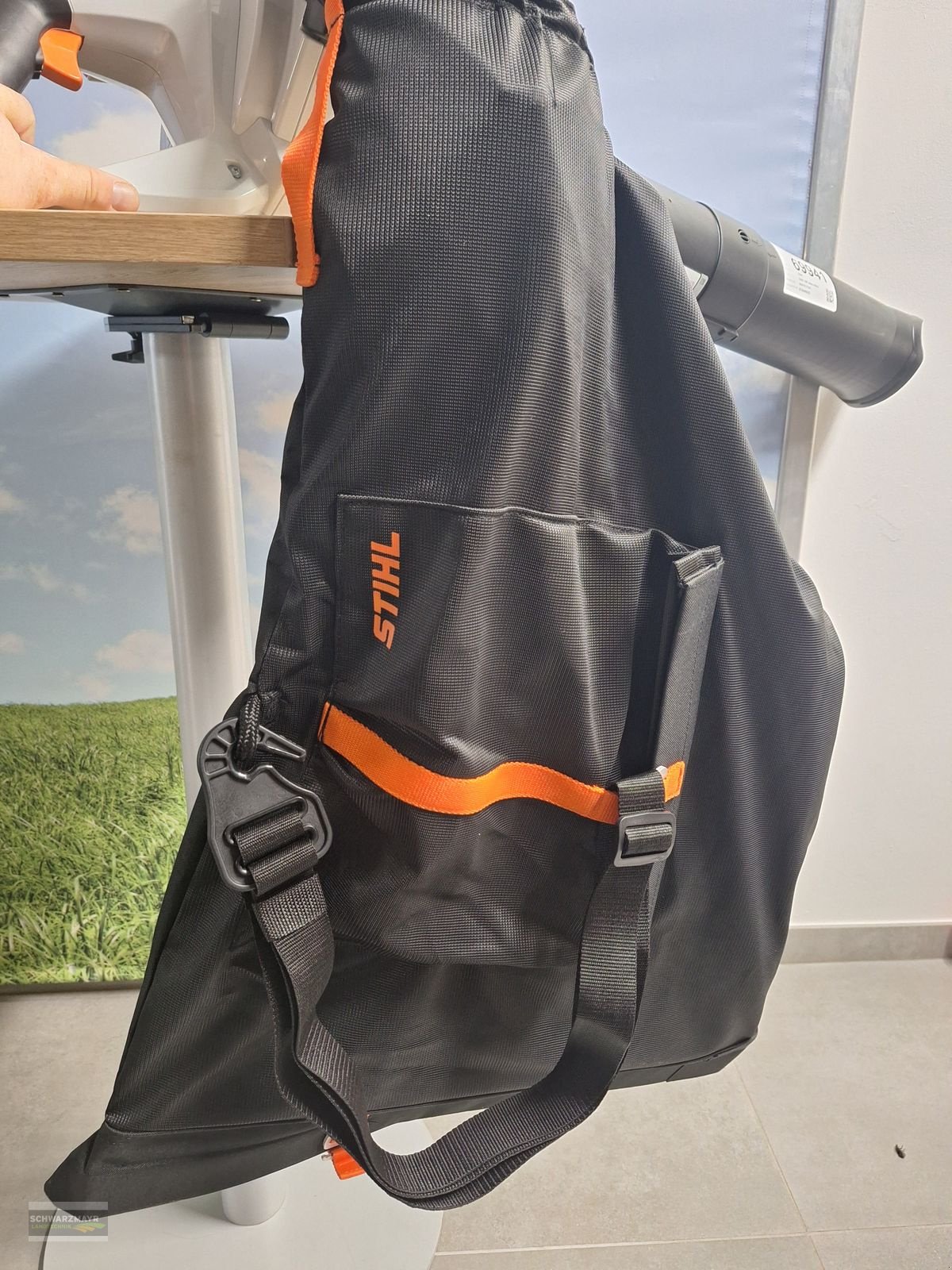 Rasenmäher of the type Stihl SHA 56+AK20+AL101, Neumaschine in Gampern (Picture 8)