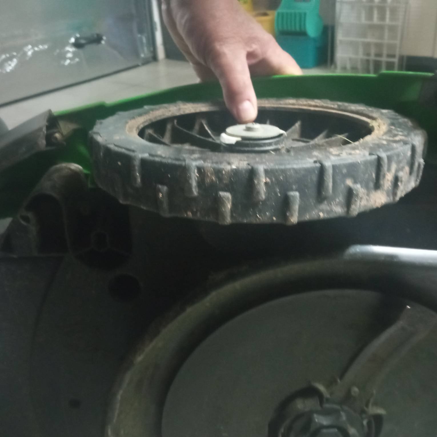 Rasenmäher Türe ait Viking Robot de tonte Mi 632P Viking, Gebrauchtmaschine içinde LA SOUTERRAINE (resim 4)