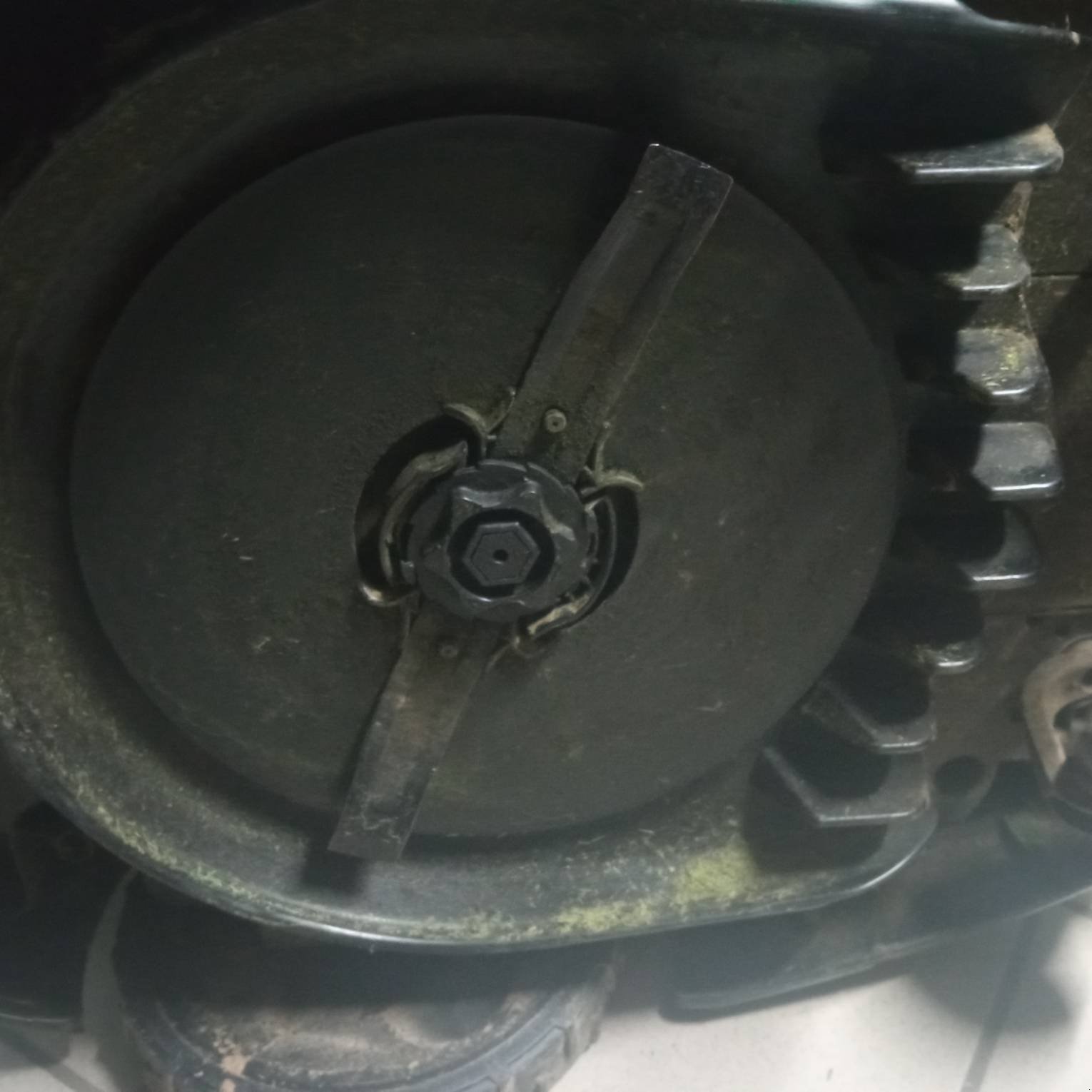 Rasenmäher Türe ait Viking Robot de tonte Mi 632P Viking, Gebrauchtmaschine içinde LA SOUTERRAINE (resim 3)