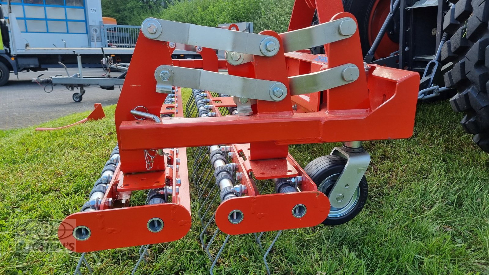 Rasenstriegel des Typs Wiedenmann Terra Rake, Neumaschine in Olpe (Bild 3)