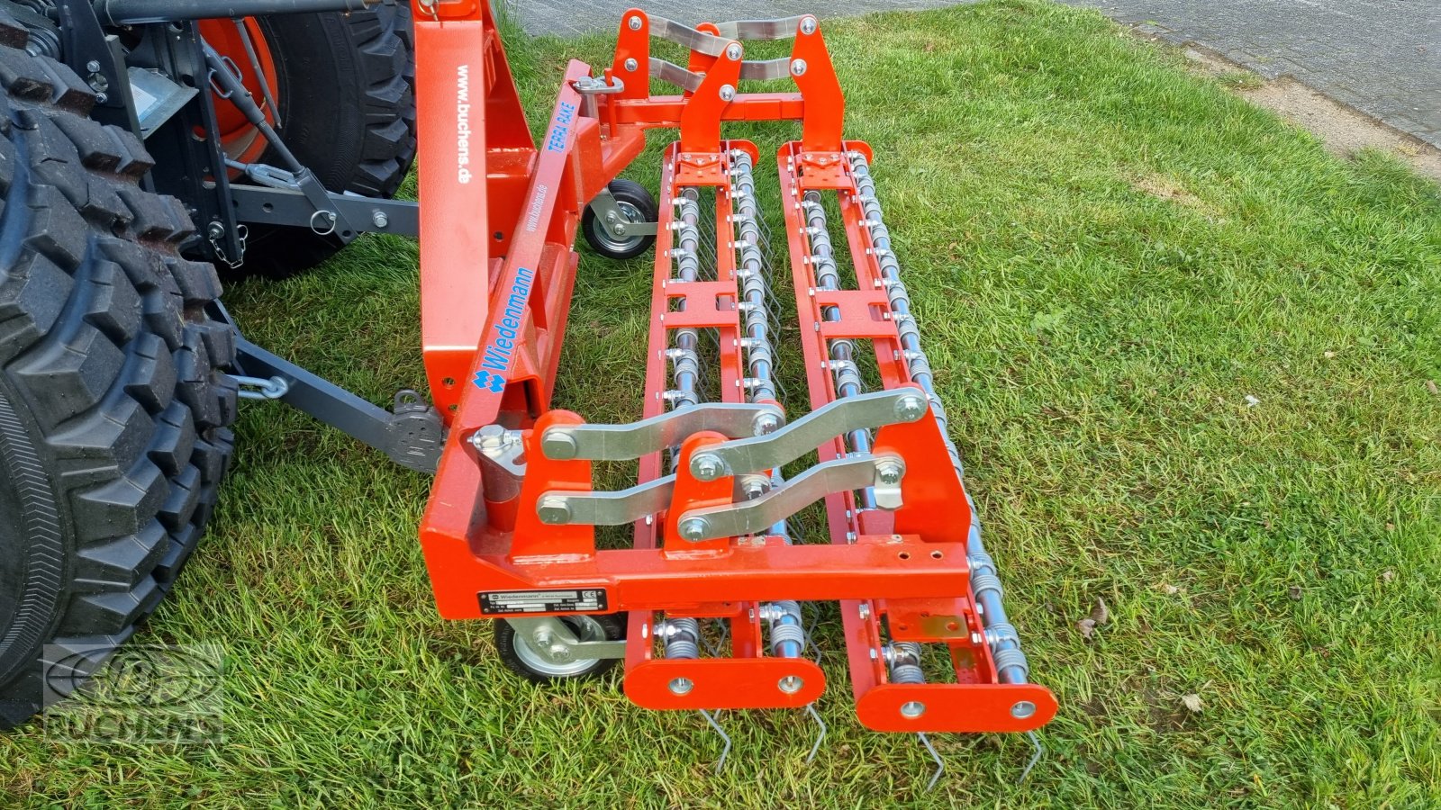Rasenstriegel des Typs Wiedenmann Terra Rake, Neumaschine in Olpe (Bild 4)