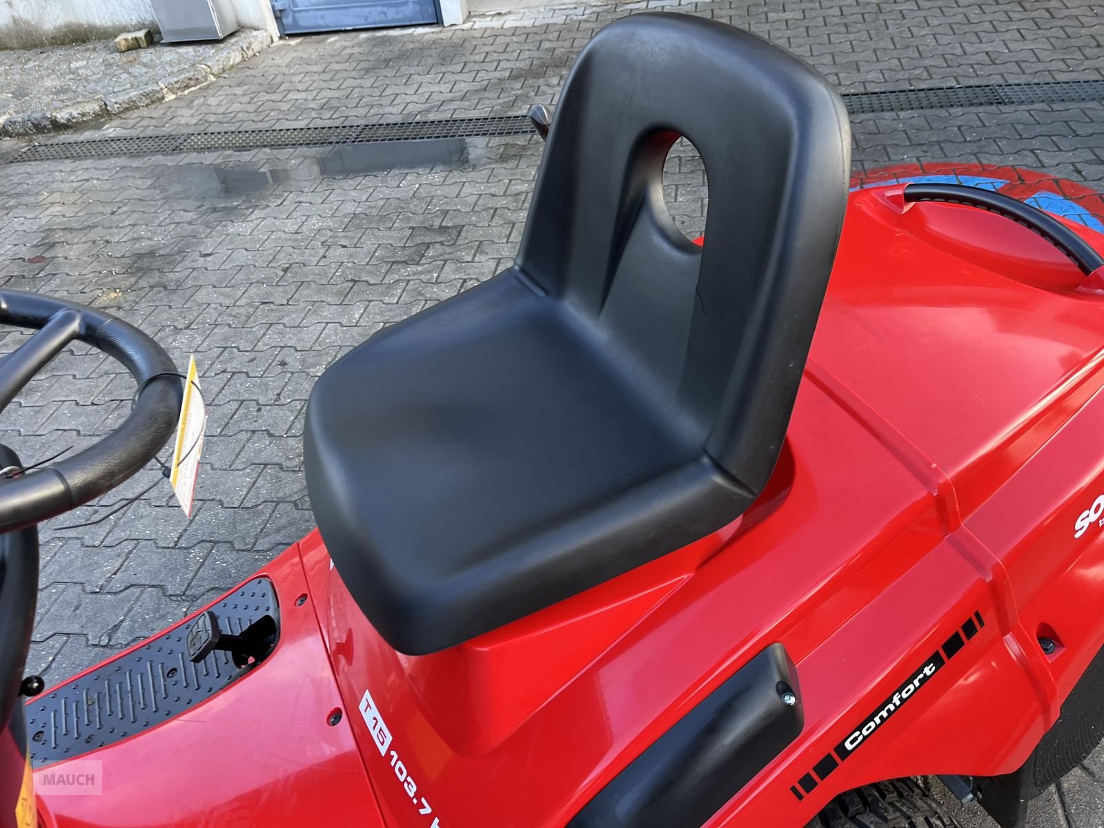 Rasentraktor des Typs Alko T15 103.7 Comfort HD-A gepflegter Zustand, Gebrauchtmaschine in Burgkirchen (Bild 4)