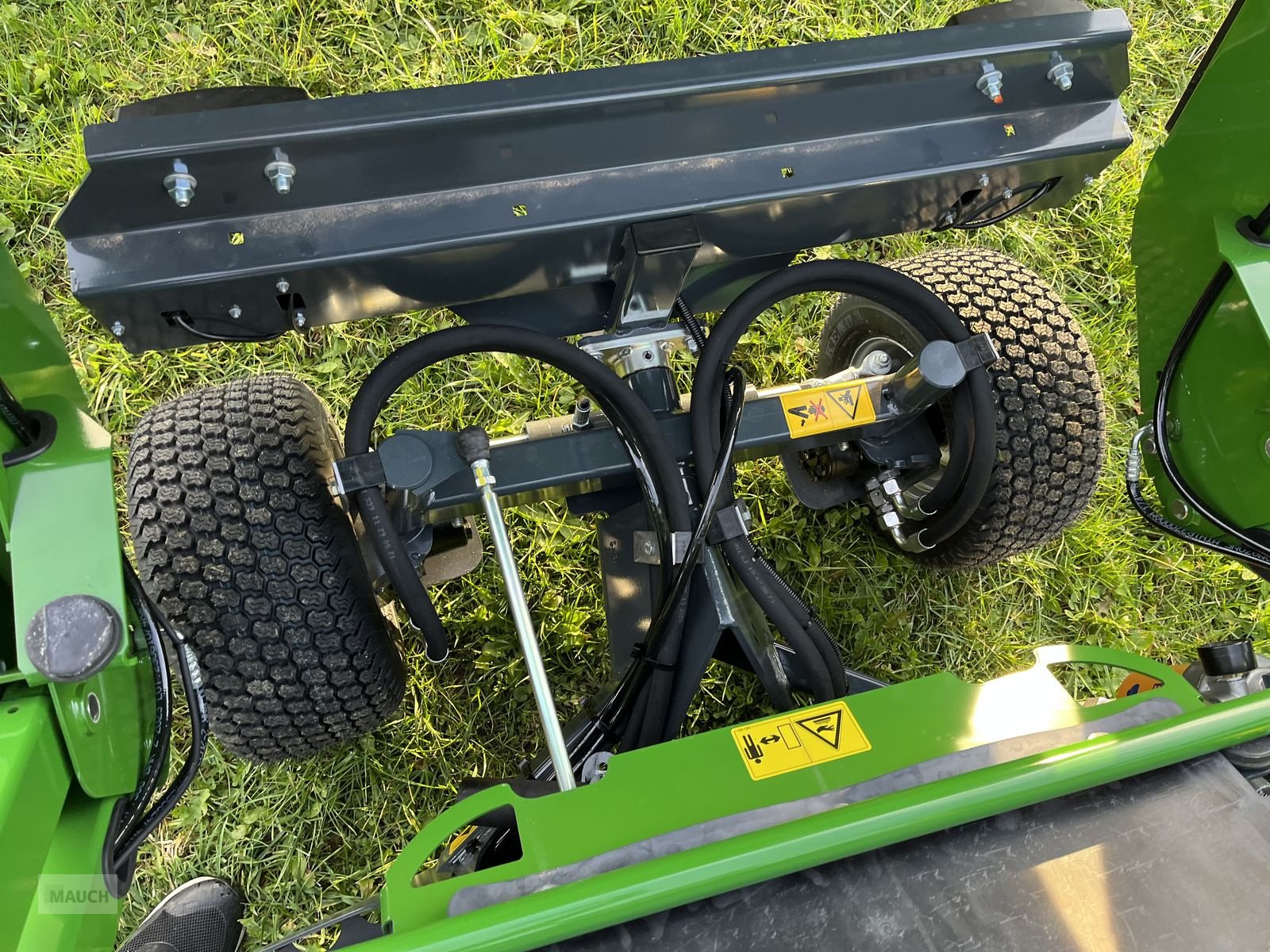 Rasentraktor des Typs Amazone Profihopper PH 1250 Hochentleerer, Diesel, Neumaschine in Burgkirchen (Bild 28)