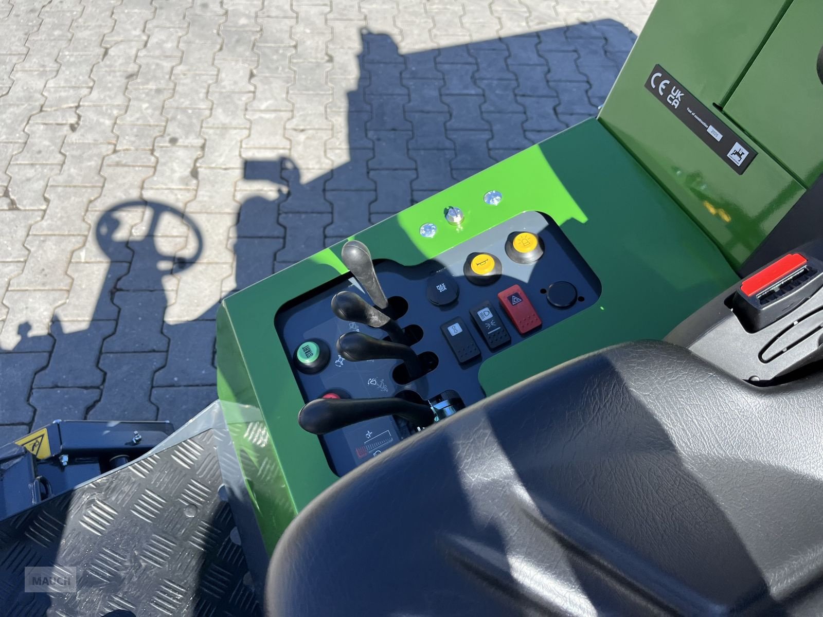 Rasentraktor des Typs Amazone Profihopper PH 1250 Hochentleerer, Diesel, Neumaschine in Burgkirchen (Bild 17)