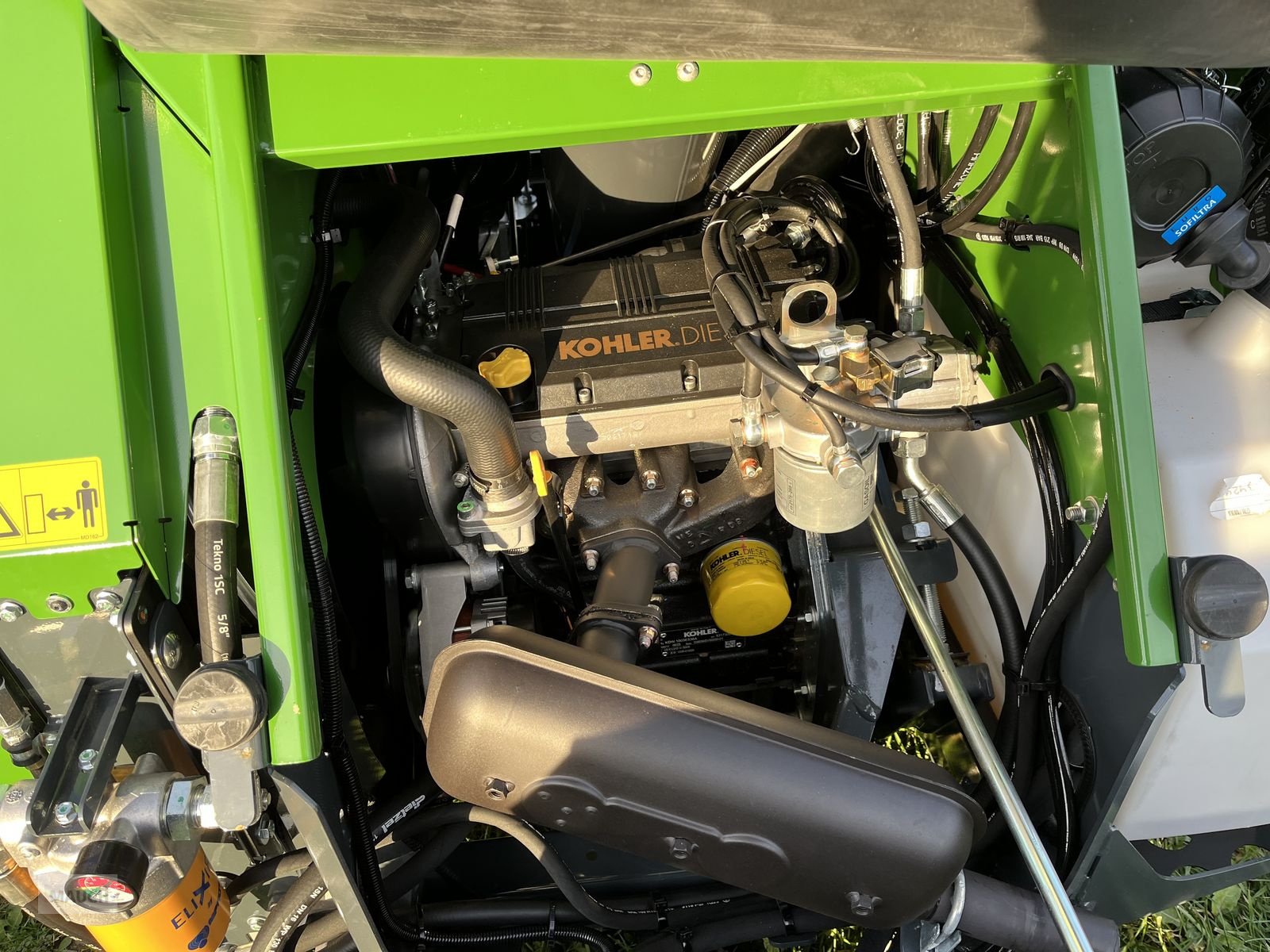 Rasentraktor des Typs Amazone Profihopper PH 1250 Hochentleerer, Diesel, Neumaschine in Burgkirchen (Bild 23)