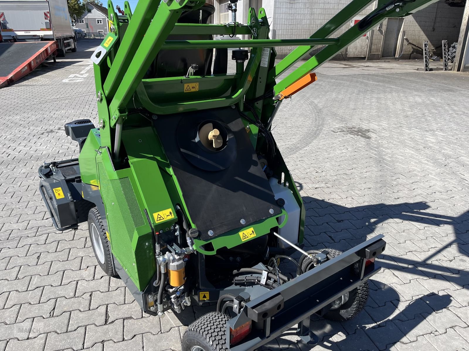 Rasentraktor des Typs Amazone Profihopper PH 1250 Hochentleerer, Diesel, Neumaschine in Burgkirchen (Bild 14)