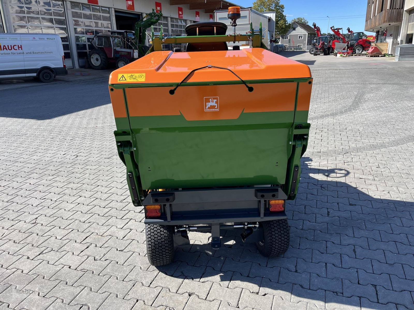 Rasentraktor des Typs Amazone Profihopper PH 1250 Hochentleerer, Diesel, Neumaschine in Burgkirchen (Bild 7)