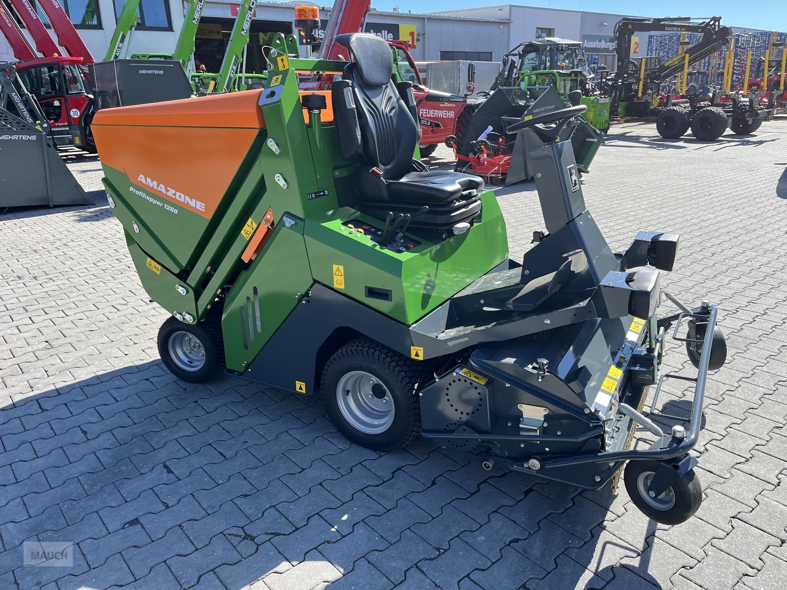 Rasentraktor des Typs Amazone Profihopper PH 1250 Hochentleerer, Diesel, Neumaschine in Burgkirchen (Bild 9)