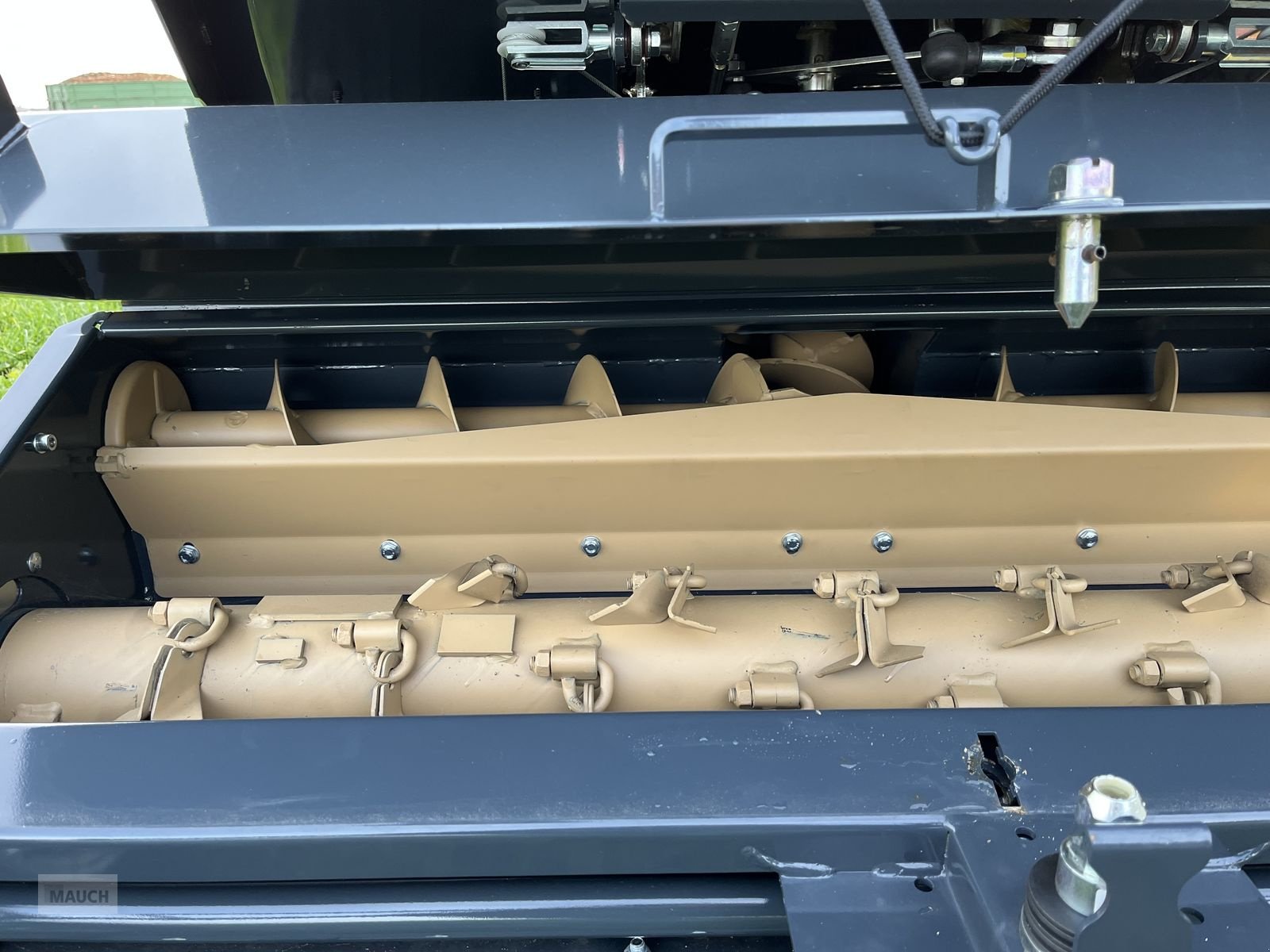 Rasentraktor des Typs Amazone Profihopper PH 1250 Hochentleerer, Diesel, Neumaschine in Burgkirchen (Bild 20)