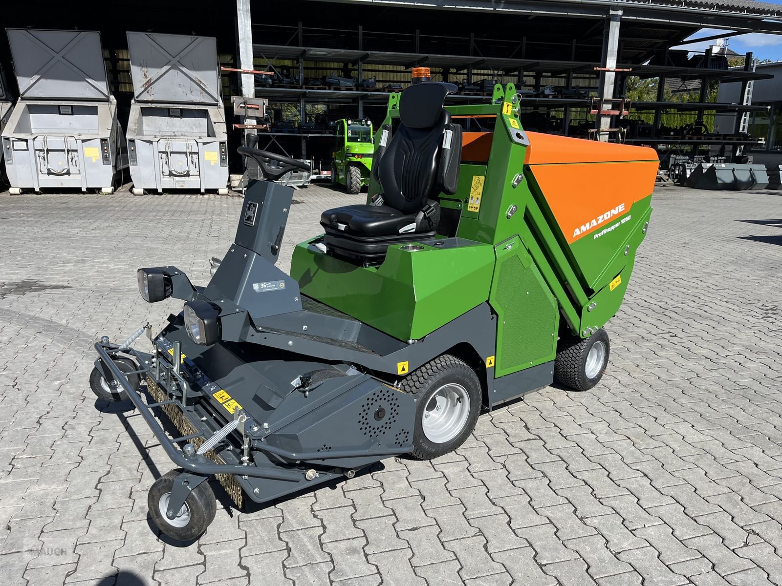 Rasentraktor des Typs Amazone Profihopper PH 1250 Hochentleerer, Diesel, Neumaschine in Burgkirchen (Bild 13)