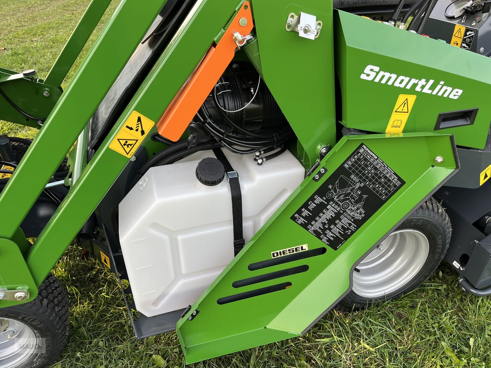 Rasentraktor des Typs Amazone Profihopper PH 1250 Hochentleerer, Diesel, Neumaschine in Burgkirchen (Bild 30)