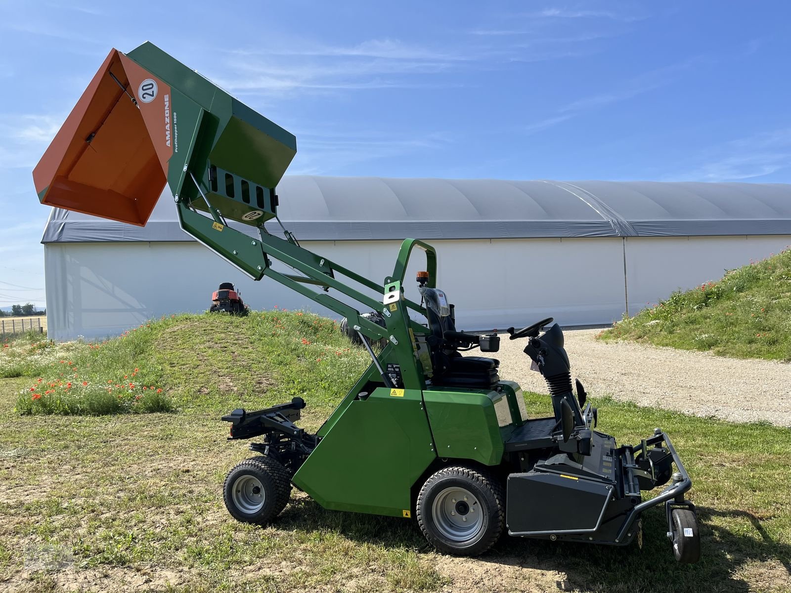 Rasentraktor des Typs Amazone Profihopper PH 1500 Hochentleerer, Diesel, Neumaschine in Burgkirchen (Bild 17)