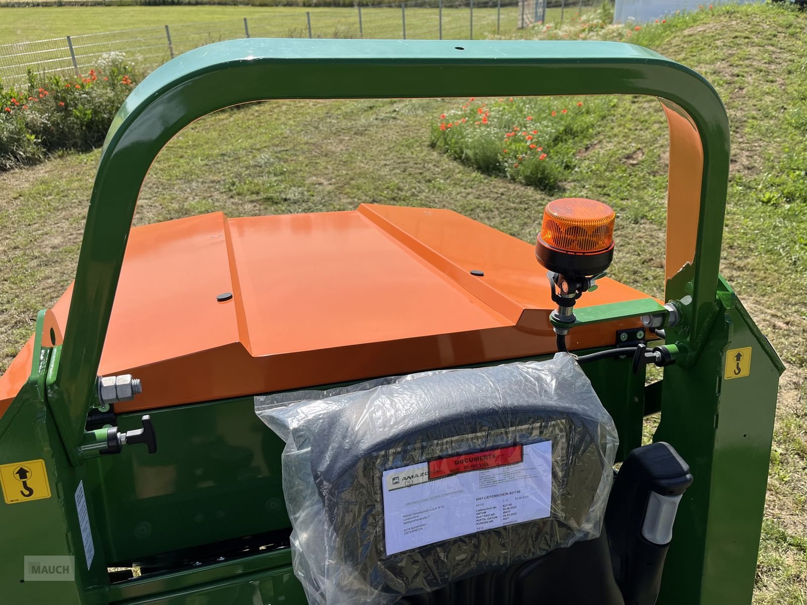 Rasentraktor des Typs Amazone Profihopper PH 1500 Hochentleerer, Diesel, Neumaschine in Burgkirchen (Bild 2)