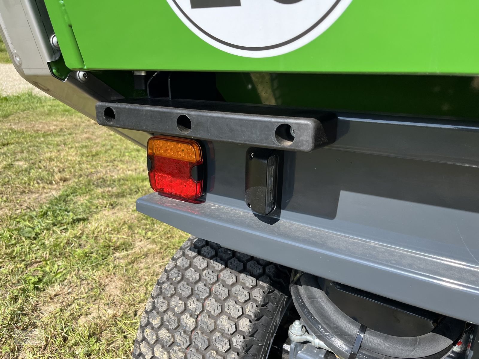 Rasentraktor des Typs Amazone Profihopper PH 1500 Hochentleerer, Diesel, Neumaschine in Burgkirchen (Bild 3)