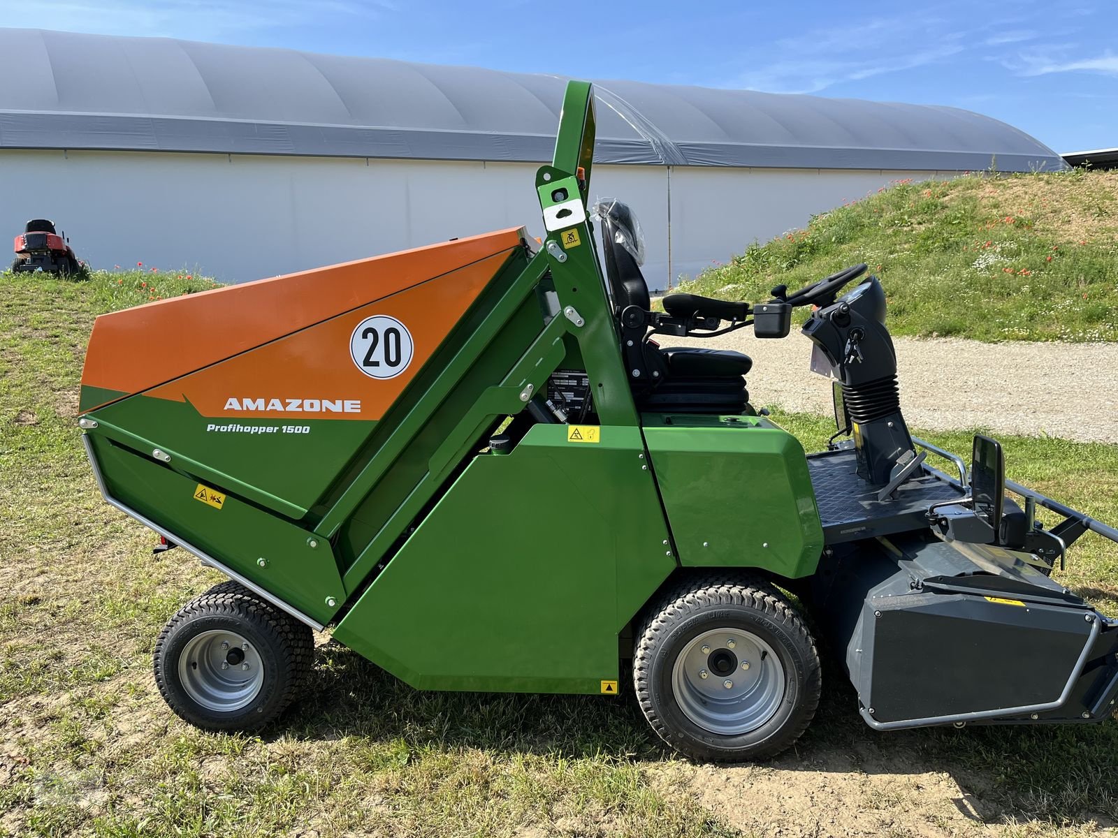 Rasentraktor des Typs Amazone Profihopper PH 1500 Hochentleerer, Diesel, Neumaschine in Burgkirchen (Bild 19)