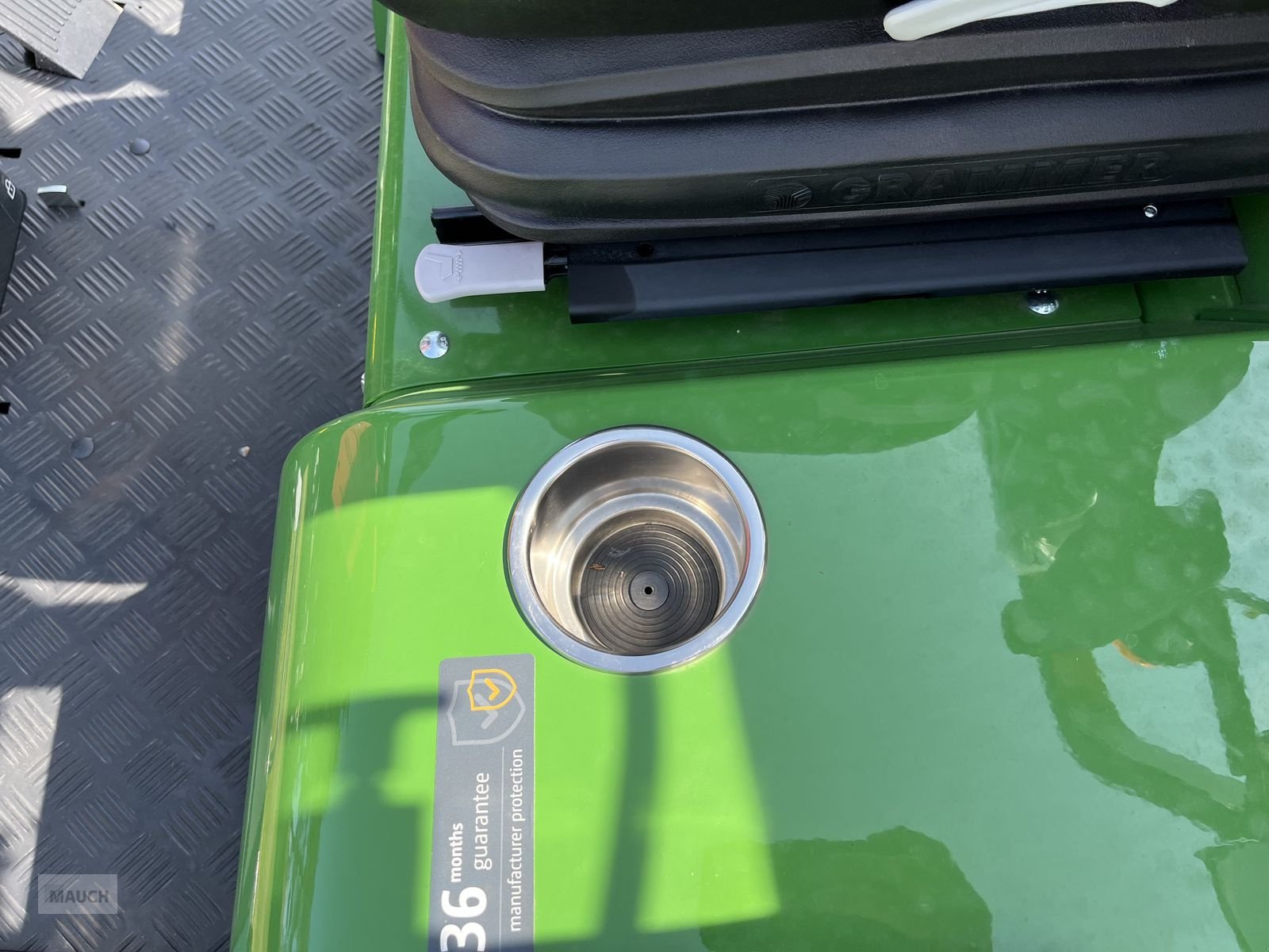 Rasentraktor des Typs Amazone Profihopper PH 1500 Hochentleerer, Diesel, Neumaschine in Burgkirchen (Bild 27)