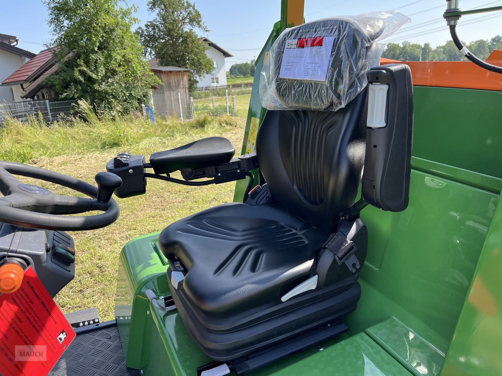 Rasentraktor des Typs Amazone Profihopper PH 1500 Hochentleerer, Diesel, Neumaschine in Burgkirchen (Bild 28)