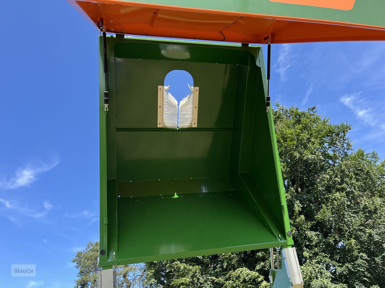 Rasentraktor des Typs Amazone Profihopper PH 1500 Hochentleerer, Diesel, Neumaschine in Burgkirchen (Bild 14)