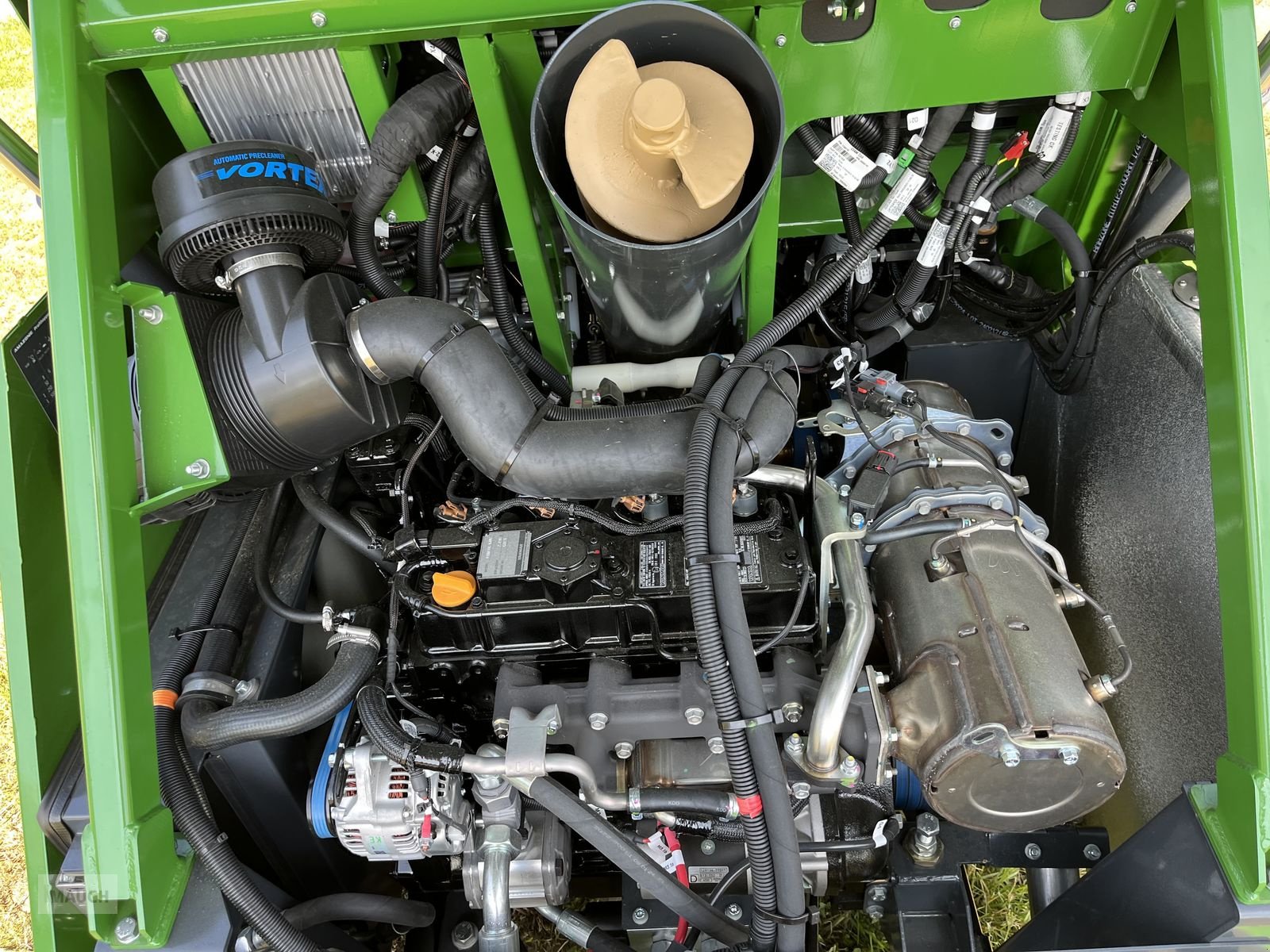 Rasentraktor des Typs Amazone Profihopper PH 1500 Hochentleerer, Diesel, Neumaschine in Burgkirchen (Bild 11)