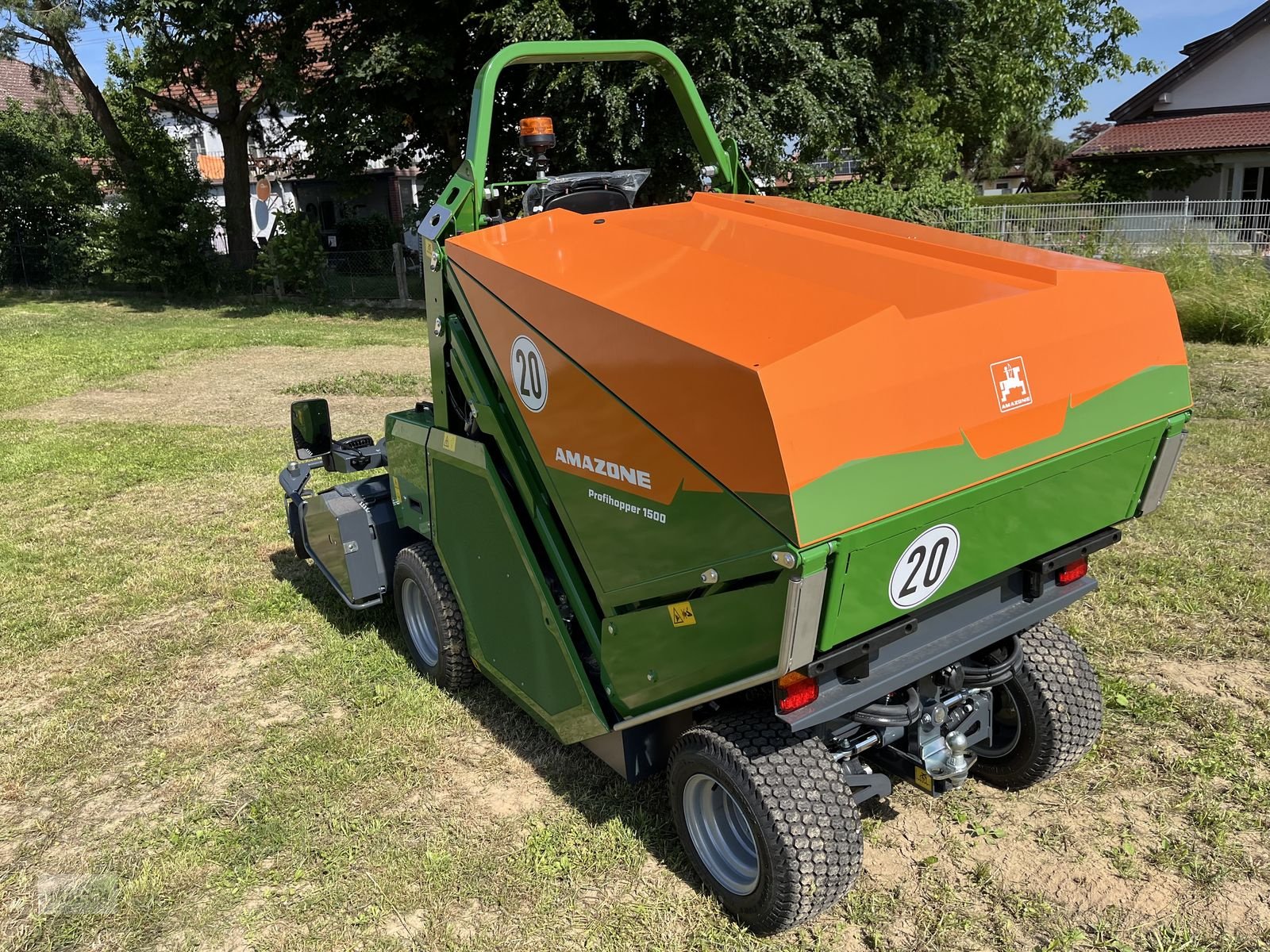 Rasentraktor des Typs Amazone Profihopper PH 1500 Hochentleerer, Diesel, Neumaschine in Burgkirchen (Bild 23)
