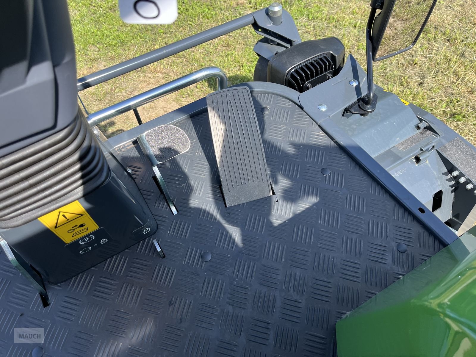 Rasentraktor des Typs Amazone Profihopper PH 1500 Hochentleerer, Diesel, Neumaschine in Burgkirchen (Bild 24)