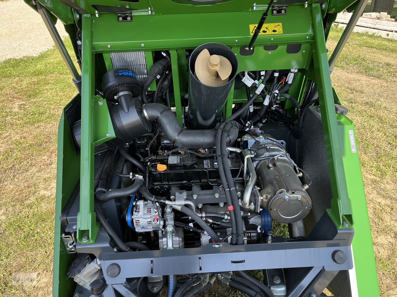 Rasentraktor des Typs Amazone Profihopper PH 1500 Hochentleerer, Diesel, Neumaschine in Burgkirchen (Bild 12)