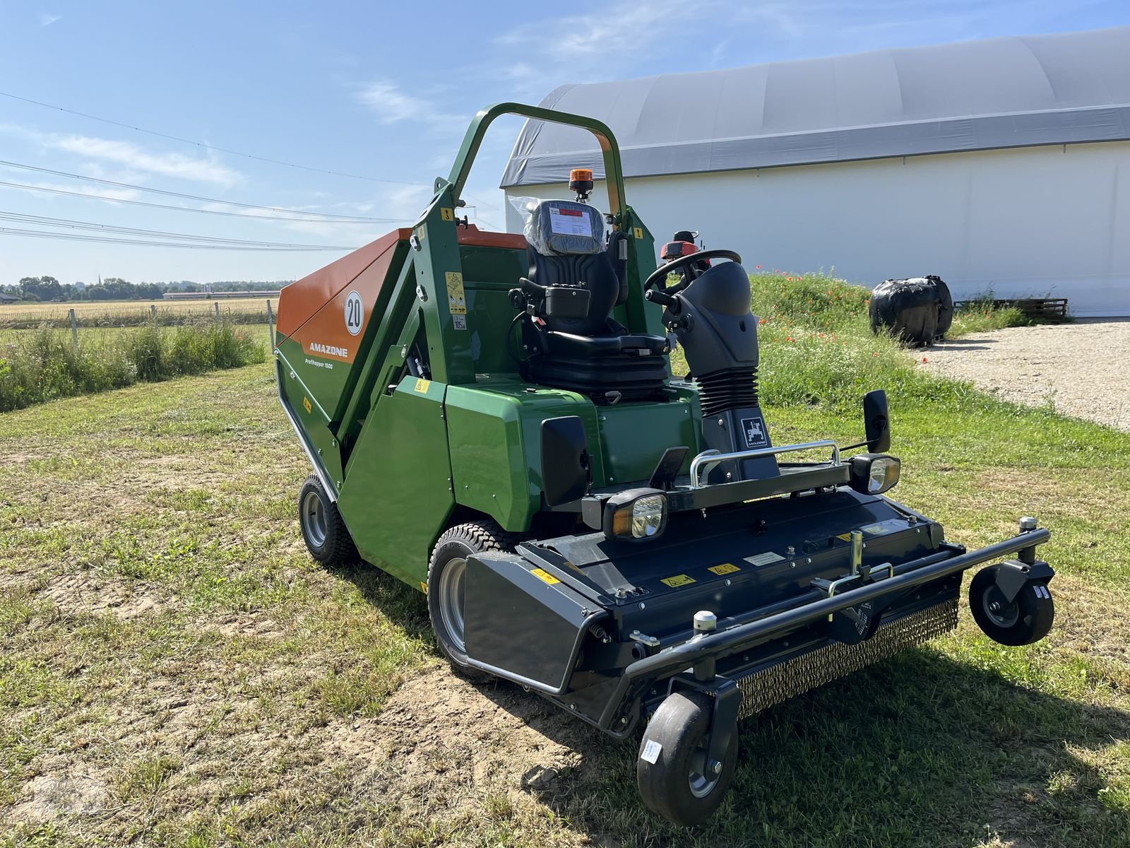 Rasentraktor des Typs Amazone Profihopper PH 1500 Hochentleerer, Diesel, Neumaschine in Burgkirchen (Bild 18)