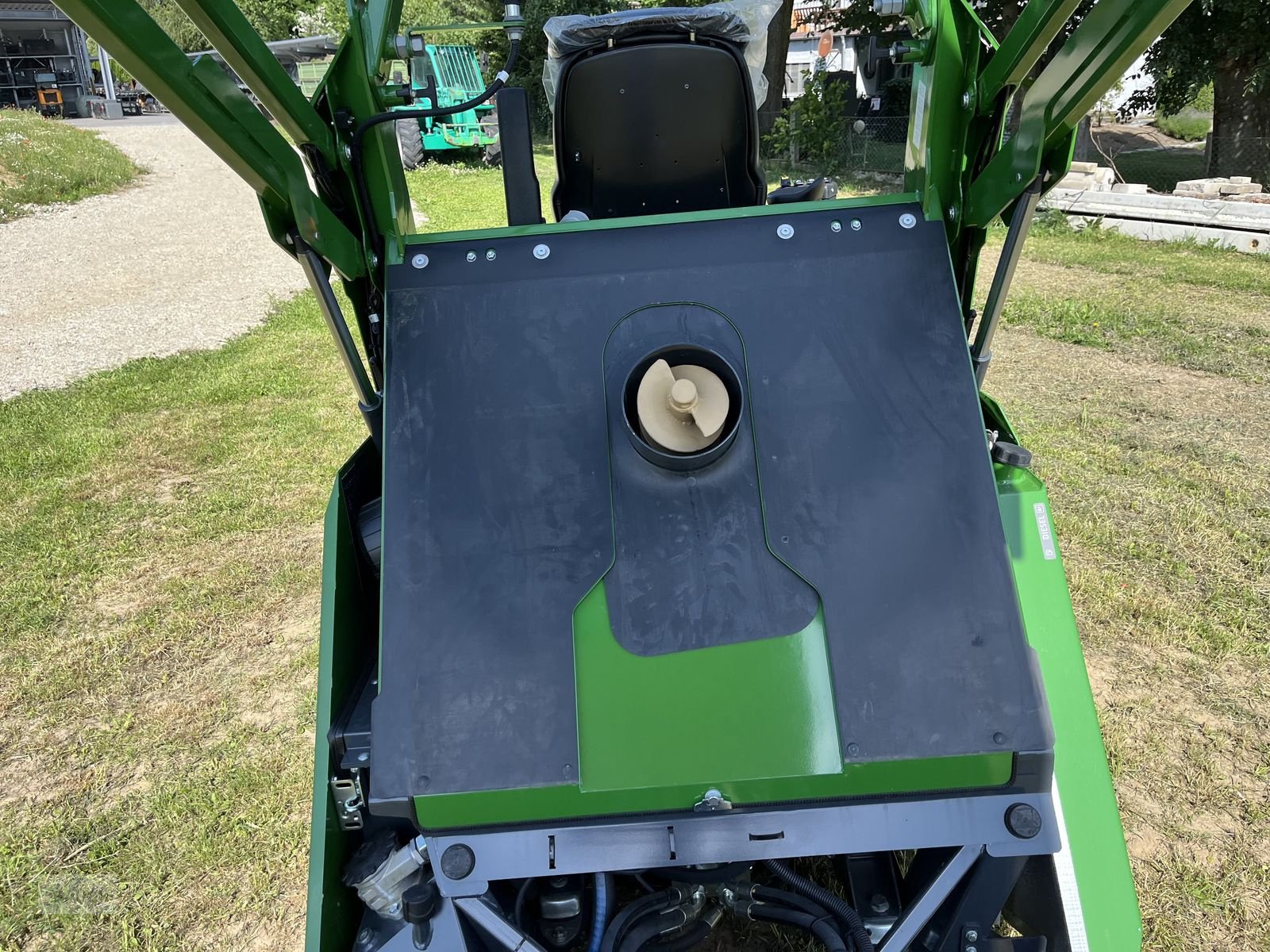 Rasentraktor des Typs Amazone Profihopper PH 1500 Hochentleerer, Diesel, Neumaschine in Burgkirchen (Bild 13)