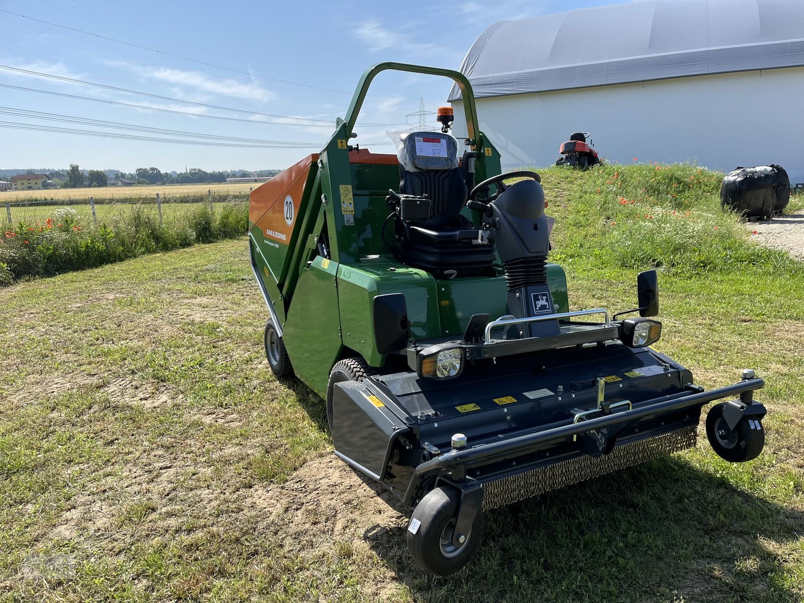 Rasentraktor des Typs Amazone Profihopper PH 1500 Hochentleerer, Diesel, Neumaschine in Burgkirchen (Bild 30)